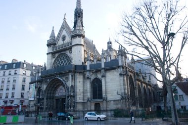 şehir merkezinde paris mimarisi