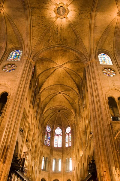 şehir merkezinde paris mimarisi