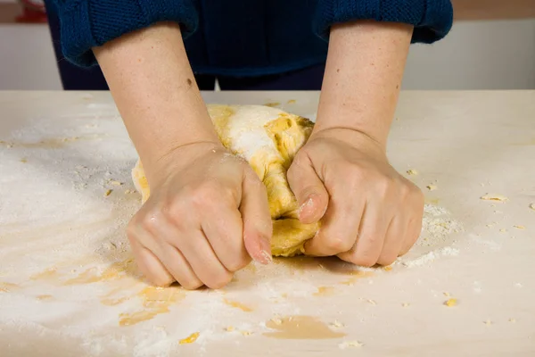 Pasta zu Hause zubereiten — Stockfoto