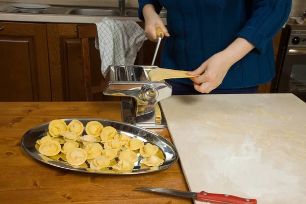 Как приготовить макароны дома — стоковое фото