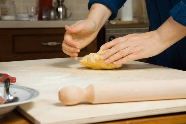 Pasta zu Hause zubereiten — Stockfoto