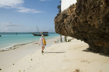 güzel bir plaj ve deniz zanzibar Hint Okyanusu
