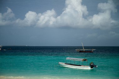güzel bir plaj ve deniz zanzibar Hint Okyanusu