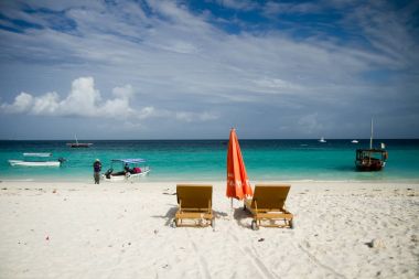 güzel bir plaj ve deniz zanzibar Hint Okyanusu