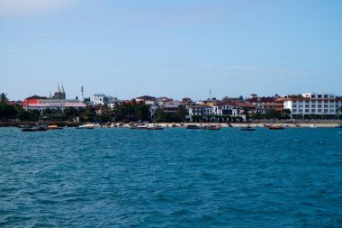 denize taş zanzibar şehirde limana yakın