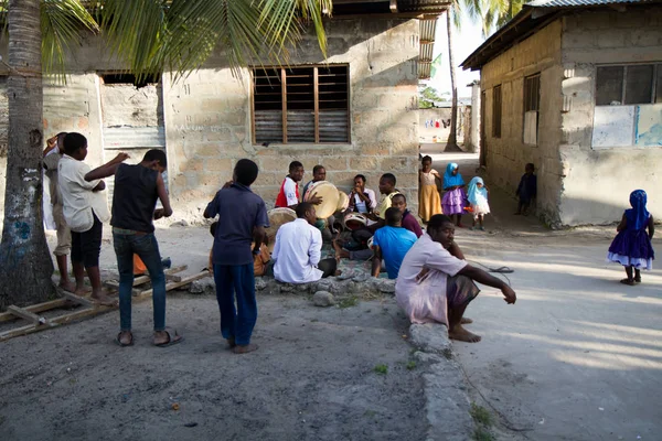 Mensen Dansen Spelen Muziek Zanzibar — Stockfoto