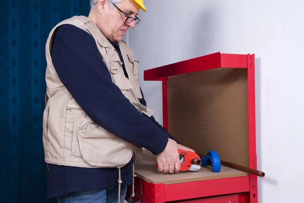 Plumber Work His Workbench Fit Pipes — Stock Photo, Image