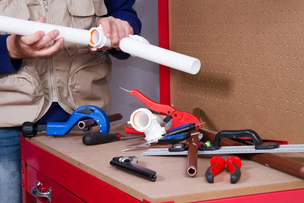Plumber Work His Workbench Fit Pipes — Stock Photo, Image