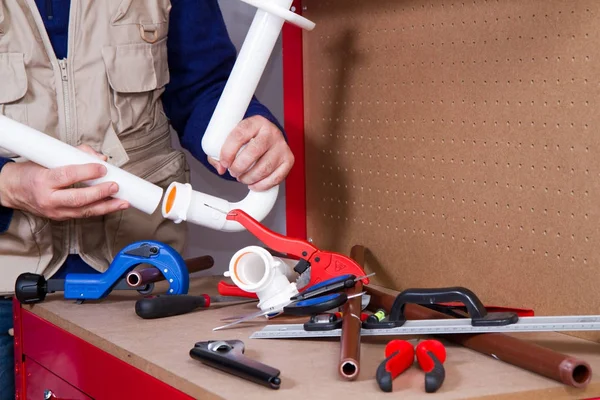 Plumber Work His Workbench Fit Pipes — Stock Photo, Image