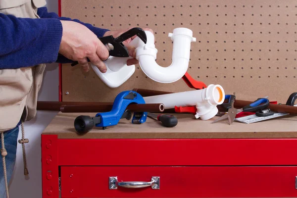 Plumber Work His Workbench Fit Pipes — Stock Photo, Image