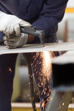 metalworker bir atölye çalışmalarında