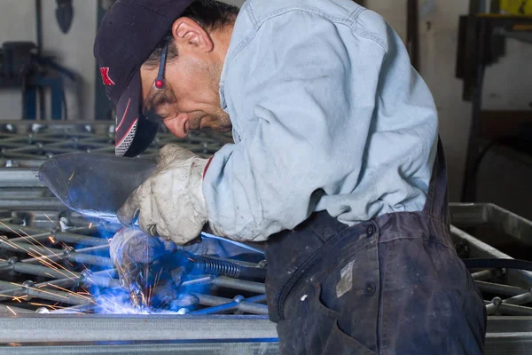 Metalúrgico Trabalho Sua Oficina — Fotografia de Stock