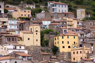 bir şantiye çalışmalarında, tuğla örme ustaları
