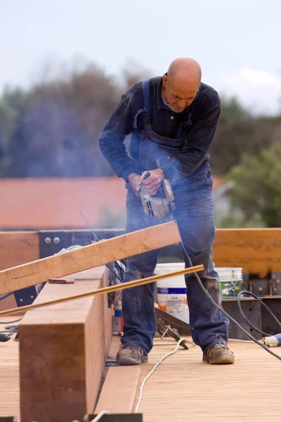 Maurer Bei Der Arbeit Auf Einer Baustelle — Stockfoto