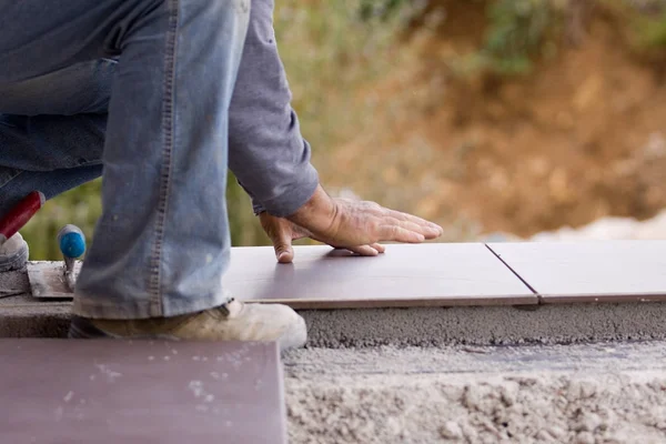 Maurer Bei Der Arbeit Auf Einer Baustelle — Stockfoto