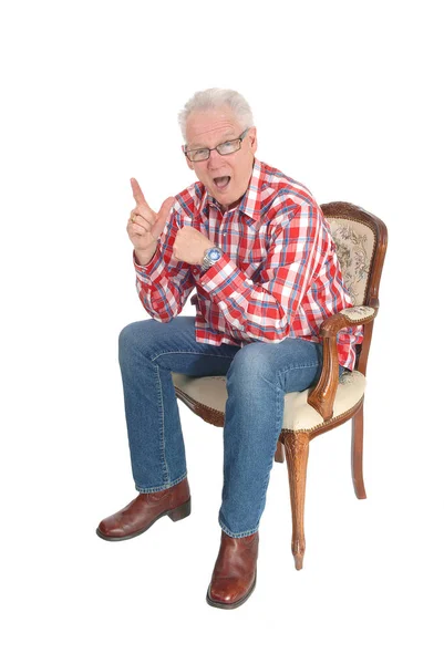 Senior man sitting surprised. — Stock Photo, Image