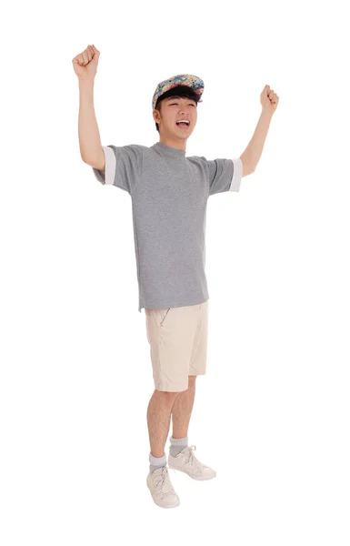 Homem asiático feliz com braços levantados . — Fotografia de Stock