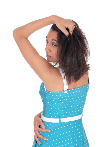 Mujer hispana en vestido azul por la espalda . — Foto de Stock