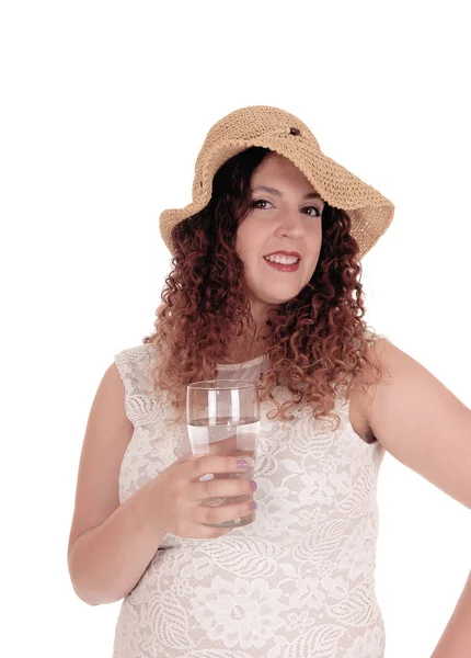 Frau hält Glas mit Wasser. — Stockfoto