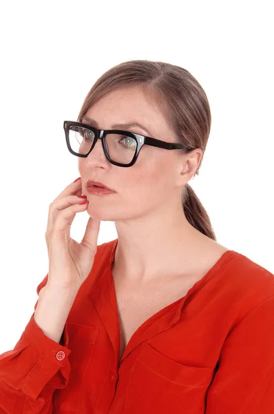 Mujer joven con problemas con gafas en el retrato — Foto de Stock