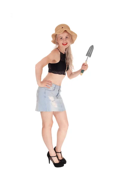 Slim woman with straw hat and small shovel — Stock Photo, Image