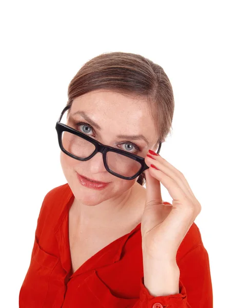 Oroliga ung kvinna med glasögon — Stockfoto