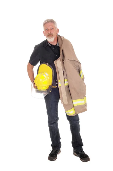 Un vigile del fuoco con giacca in piedi davanti — Foto Stock