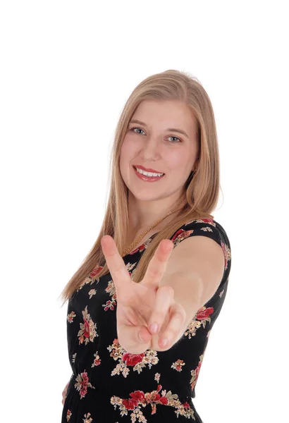 Woman making victory sign and smiling — Stock Photo, Image