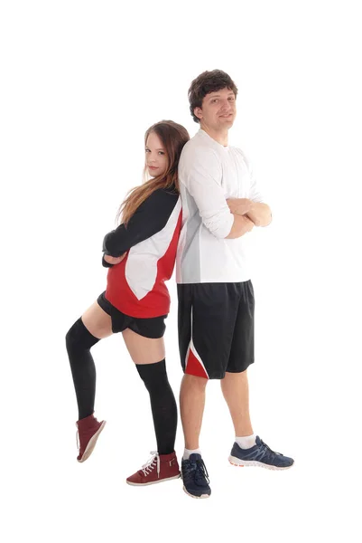 Casal jovem em sportswear de pé de volta para trás — Fotografia de Stock