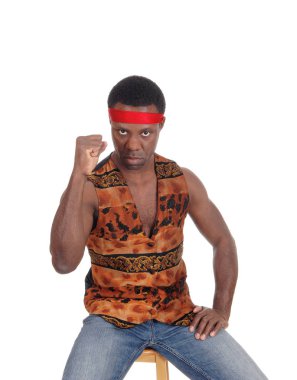 Ciddi Afrika balled yumruk ile seyir