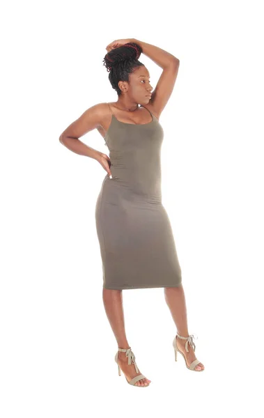 Eine Schöne Junge Afroamerikanerin Steht Einem Engen Kleid — Stockfoto