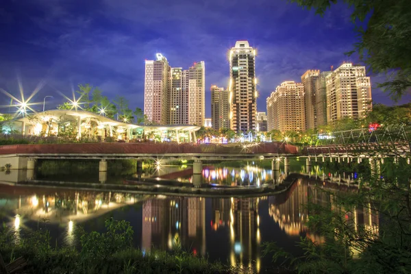 Noche Taichung, Taiwán con buen color de fondo —  Fotos de Stock