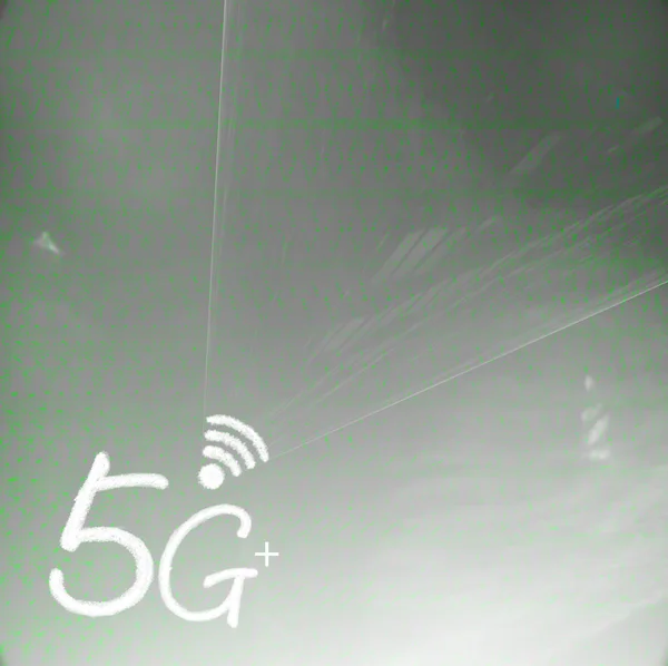 5G plus semnal de comunicare pictogramă cu fundal frumos — Fotografie, imagine de stoc