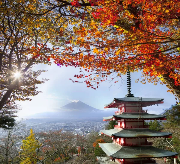 Imagiologia de Mt. Outono de Fuji com folhas vermelhas de bordo, Japão — Fotografia de Stock