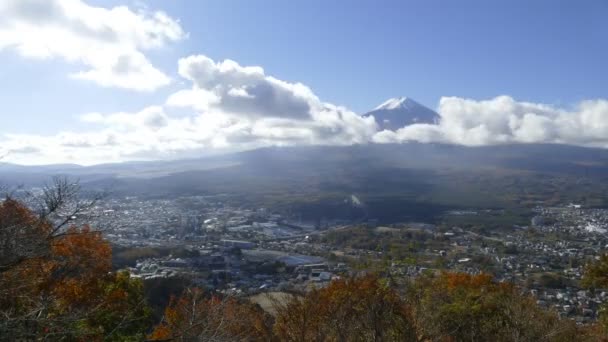 Pencitraan Mt. Fuji musim gugur dengan daun maple merah, Jepang — Stok Video