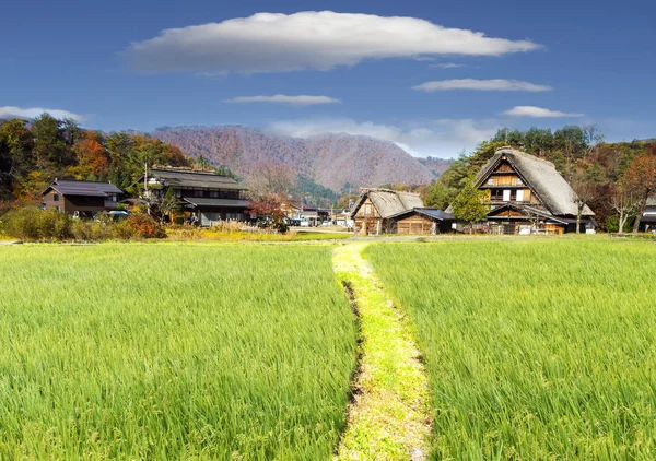 Herbstsaison der historischen Dörfer shirakawa-go und gokayama, j — Stockfoto