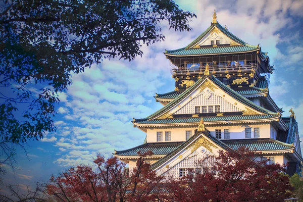 Gyönyörű Osaka Castle, szép háttér, Osaka, Japán — Stock Fotó