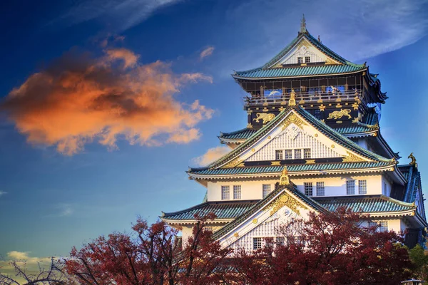 Vackra Osaka-slottet i Osaka med fin bakgrund, Japan — Stockfoto