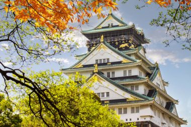 güzel Osaka Kalesi ile güzel arka plan, Osaka Japonya