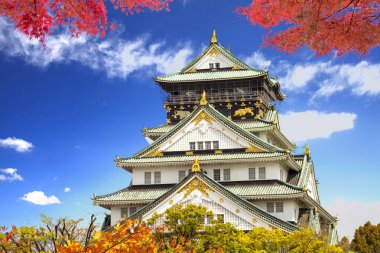 güzel Osaka Kalesi ile güzel arka plan, Osaka Japonya