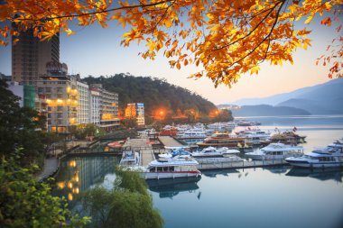 görüntü çok güzel renk ve adam güzel manzara