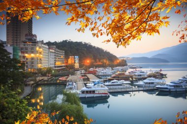 görüntü çok güzel renk ve adam güzel manzara