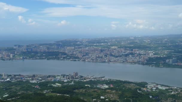 Nya Taipei City Guanyinshan hårda hanling utsikt över floden sötvatten, Taiwan — Stockvideo