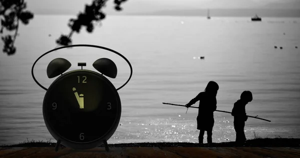 Despertador com pequenos minutos a doze horas — Fotografia de Stock