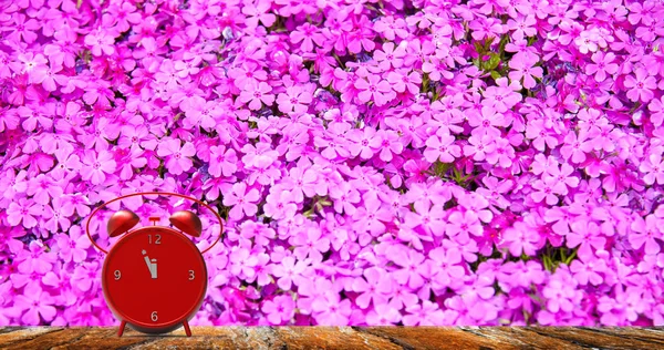 Alarm clock with little minutes to twelve o'clock — Stock Photo, Image