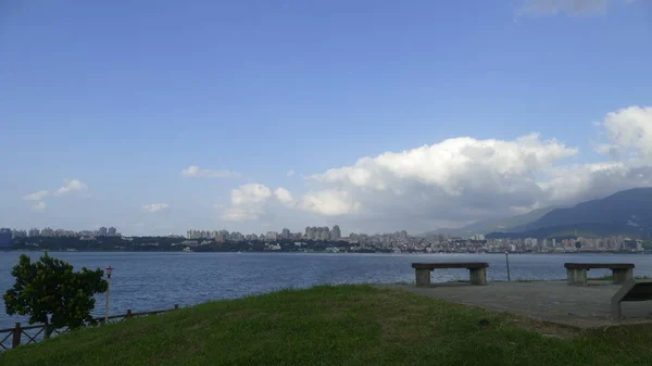 New Taipei City People's Riverside fiets weg landschap, Taiwa — Stockfoto