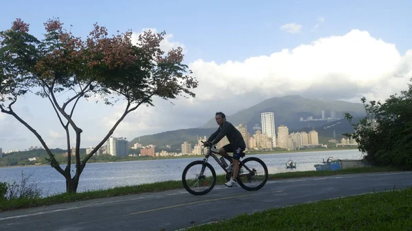 Paisaje de la nueva ciudad de Taipei Riverside Bicycle Road, Taiwa — Foto de Stock