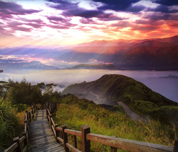 3d representación de hermoso amanecer con bonita montaña y templo — Foto de Stock