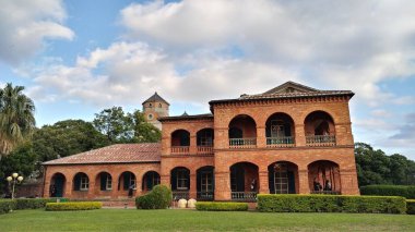 Eski İngiliz Konsolosluğu Residence Tam kimliği belirsiz kişi ziyaret