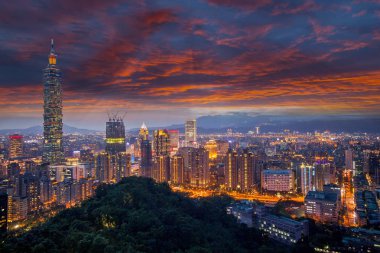 Taipei 101 alacakaranlık Xinyi ilçe üzerinde kuleleri